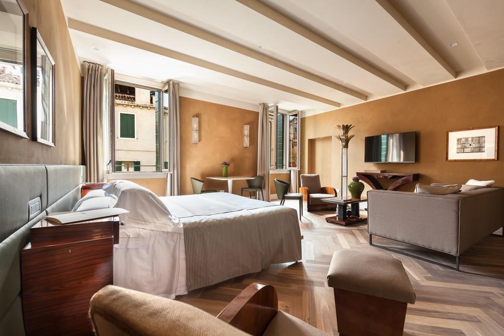 Liassidi Wellness Suites Венеция Стая снимка