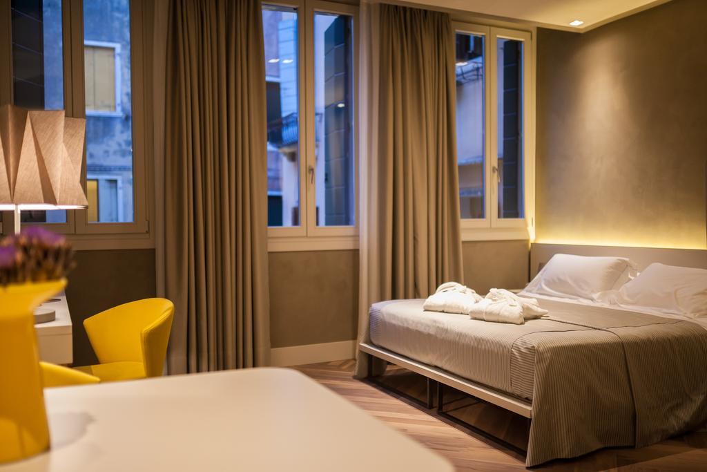 Liassidi Wellness Suites Венеция Стая снимка
