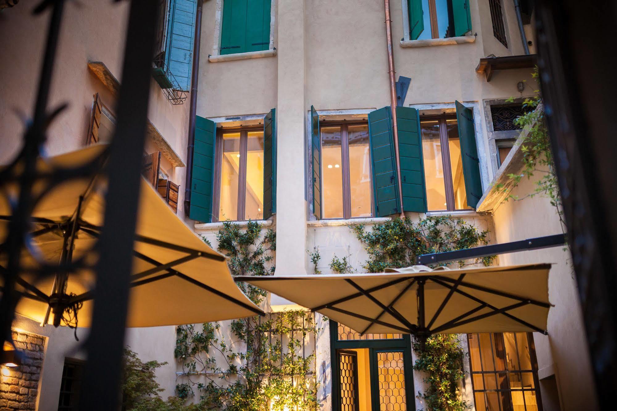 Liassidi Wellness Suites Венеция Екстериор снимка