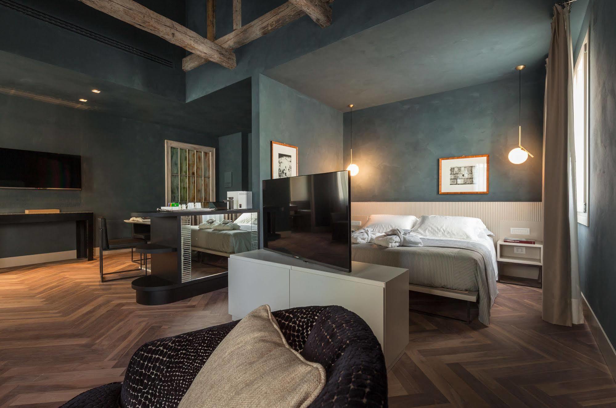 Liassidi Wellness Suites Венеция Екстериор снимка