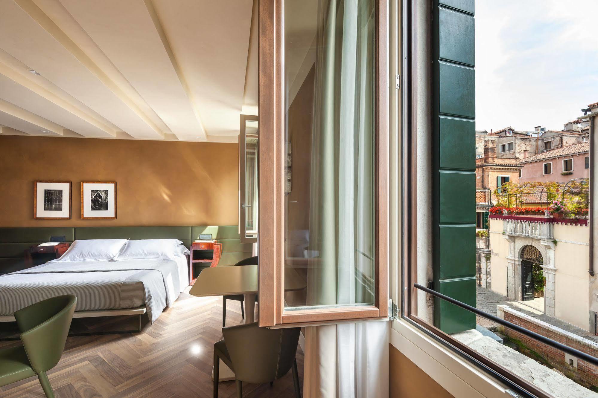 Liassidi Wellness Suites Венеция Екстериор снимка